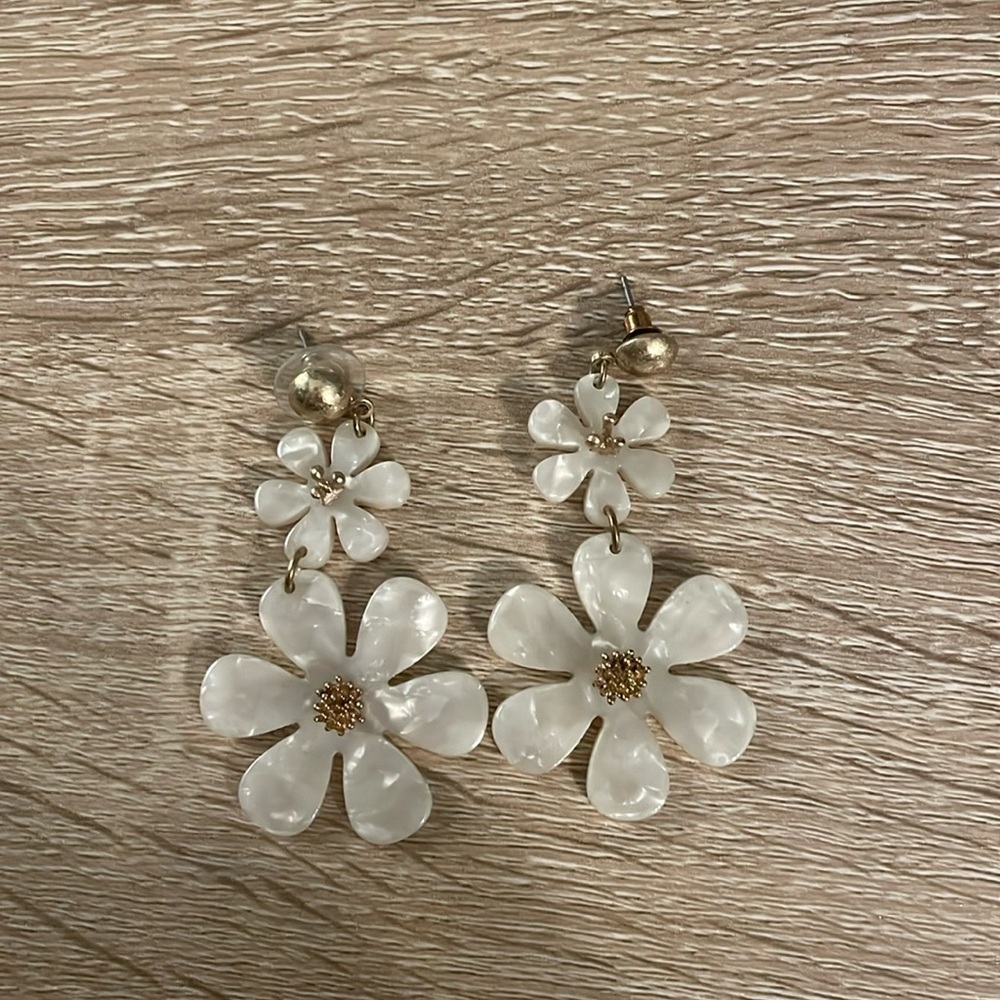 White Drop Lucite and Gold Daisy Earrings